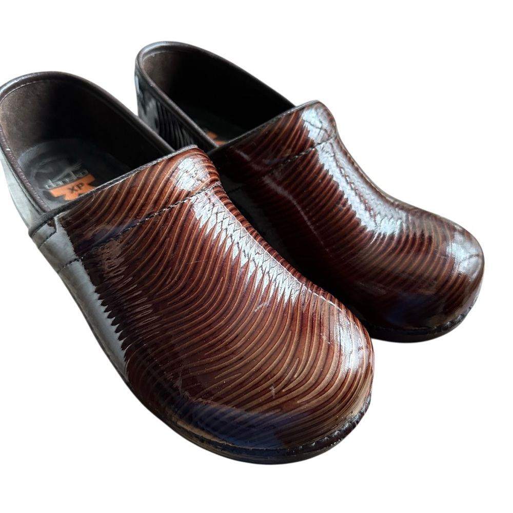 Dansko XP Brown Swirl Patent Leather Professional Clogs Sz 40 / US 9.5